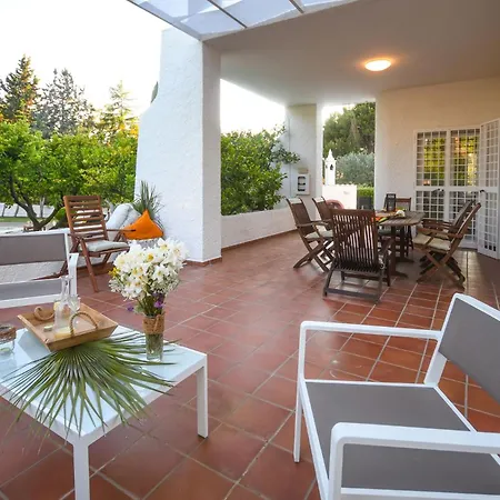 Bianca Villa Cozzana